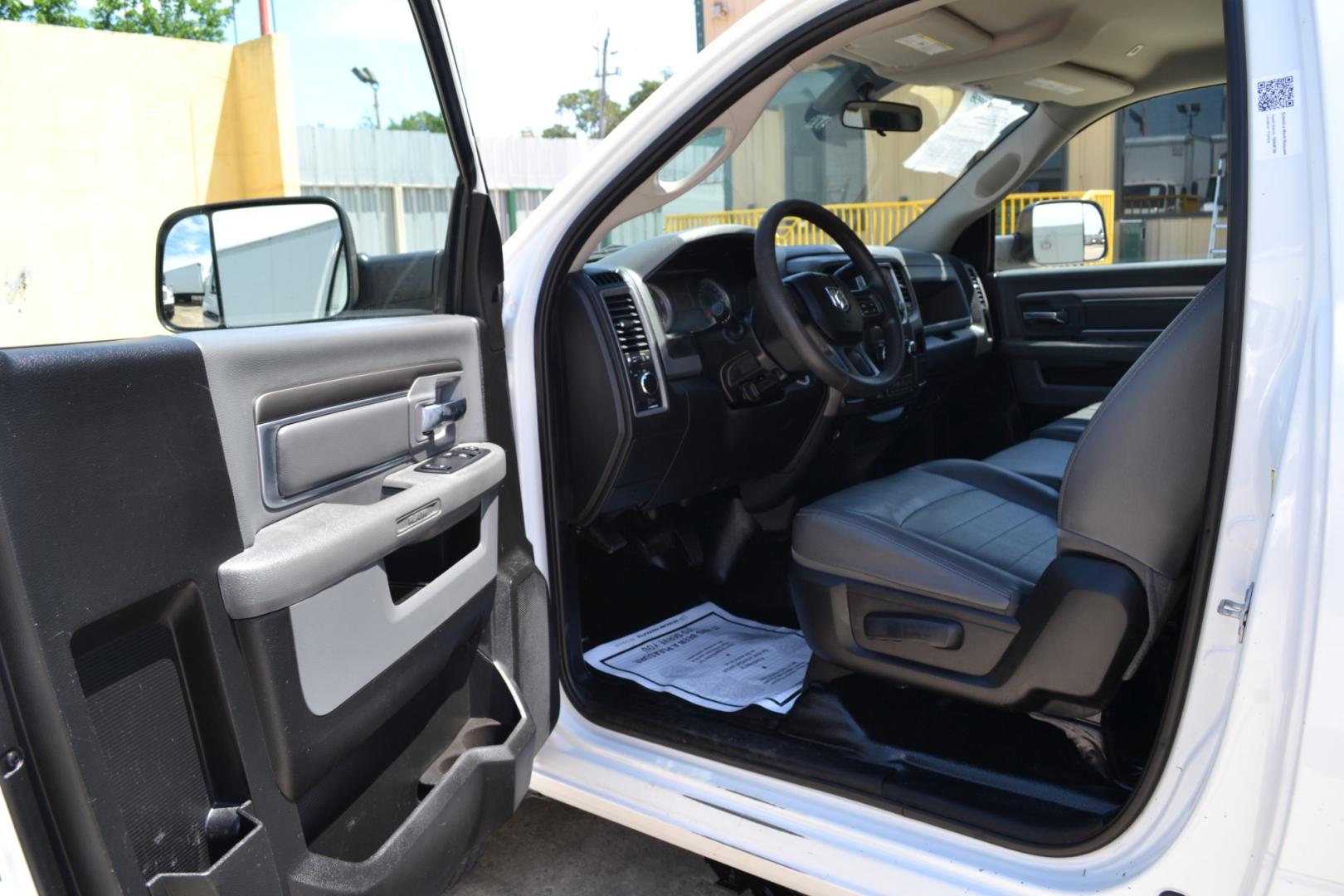 2018 WHITE /GRAY RAM 3500 with an CUMMINS 6.7L TURBO DIESEL engine, AISIN A465 6SPD AUTOMATIC transmission, located at 9172 North Fwy, Houston, TX, 77037, (713) 910-6868, 29.887470, -95.411903 - 14,000LB GVWR, 11FT FLATBED, 98" WIDE, 2 X TOOLBOXES, GOOSENECK/BUMPER PULL HITCH, 4X4, POWER WINDOWS, LOCKS, & MIRRORS, COLD A/C , CRUISE CONTROL - Photo#11